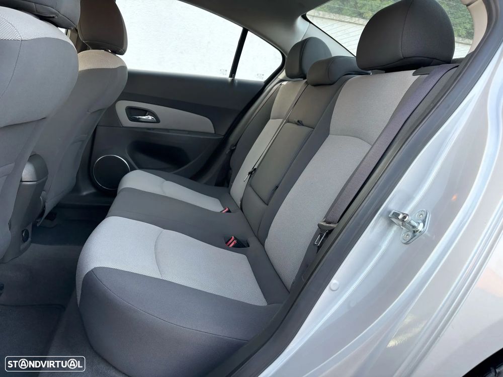 Chevrolet Cruze 1.6 LS - 22