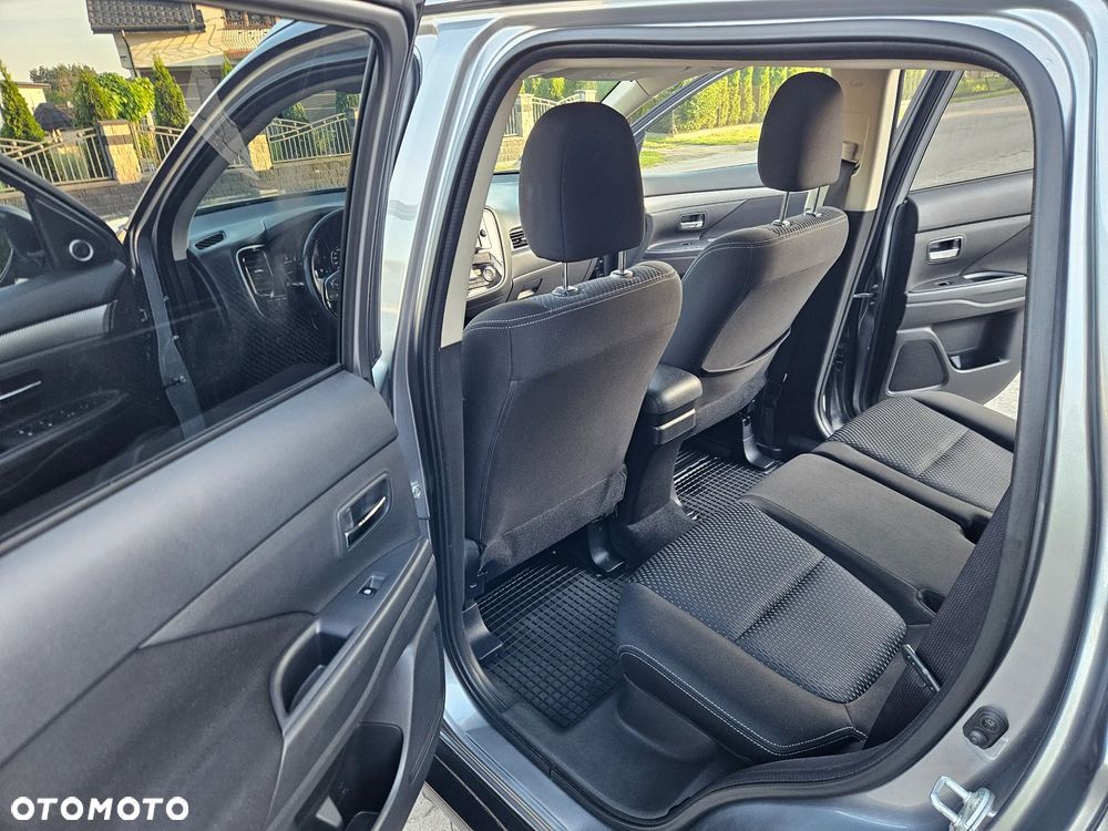 Mitsubishi Outlander 2.0 Intense Comfort 4WD CVT - 27