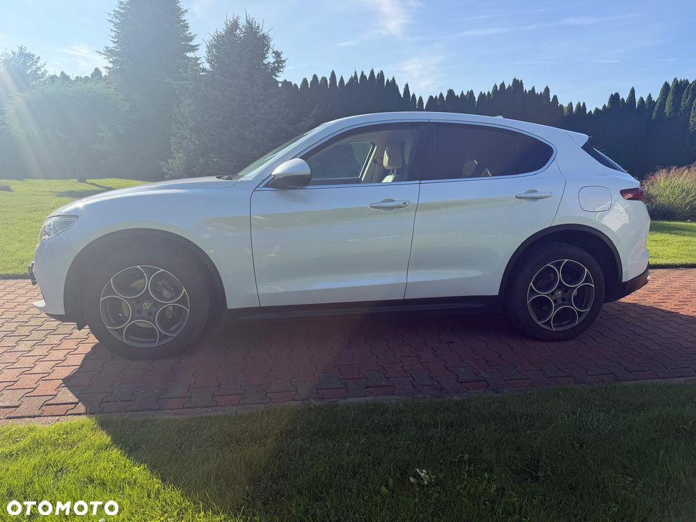 Alfa Romeo Stelvio 2.2 16V AT8-Q4 Executive - 4