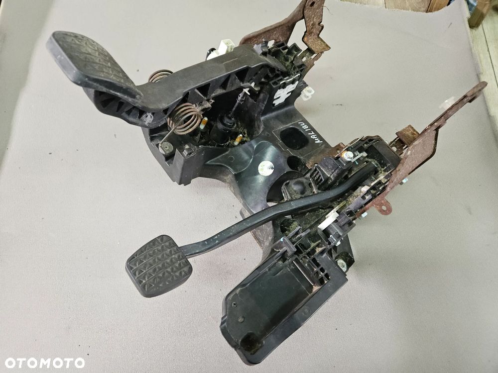 Pedał sprzęgła hamulca podstawa CHEVROLET MALIBU V300 2,0 VCDI 2012r 80.000km 22783959 - 2