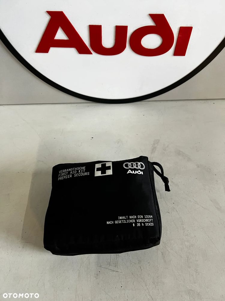 Oryginalna apteczka Audi A5 F5 A4 B9 8W0860282B - 1