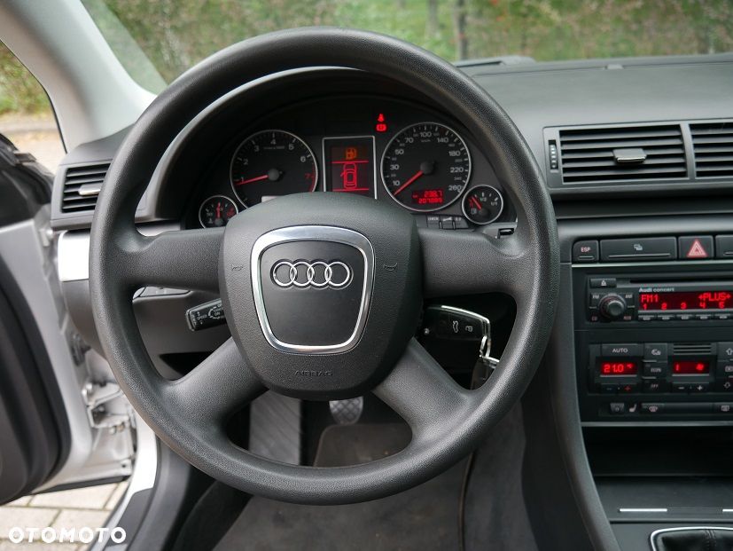 Audi A4 Limousine - 12