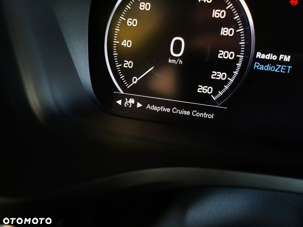 Volvo V60 B4 D Momentum - 26