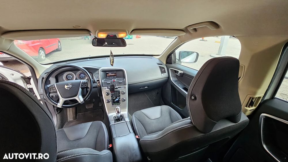 Volvo XC 60 D5 AWD Geartronic Momentum - 5