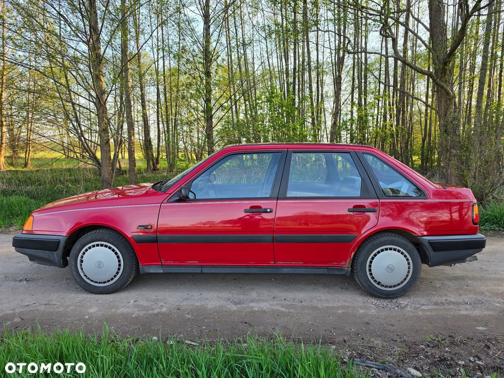Volvo Seria 400 - 3