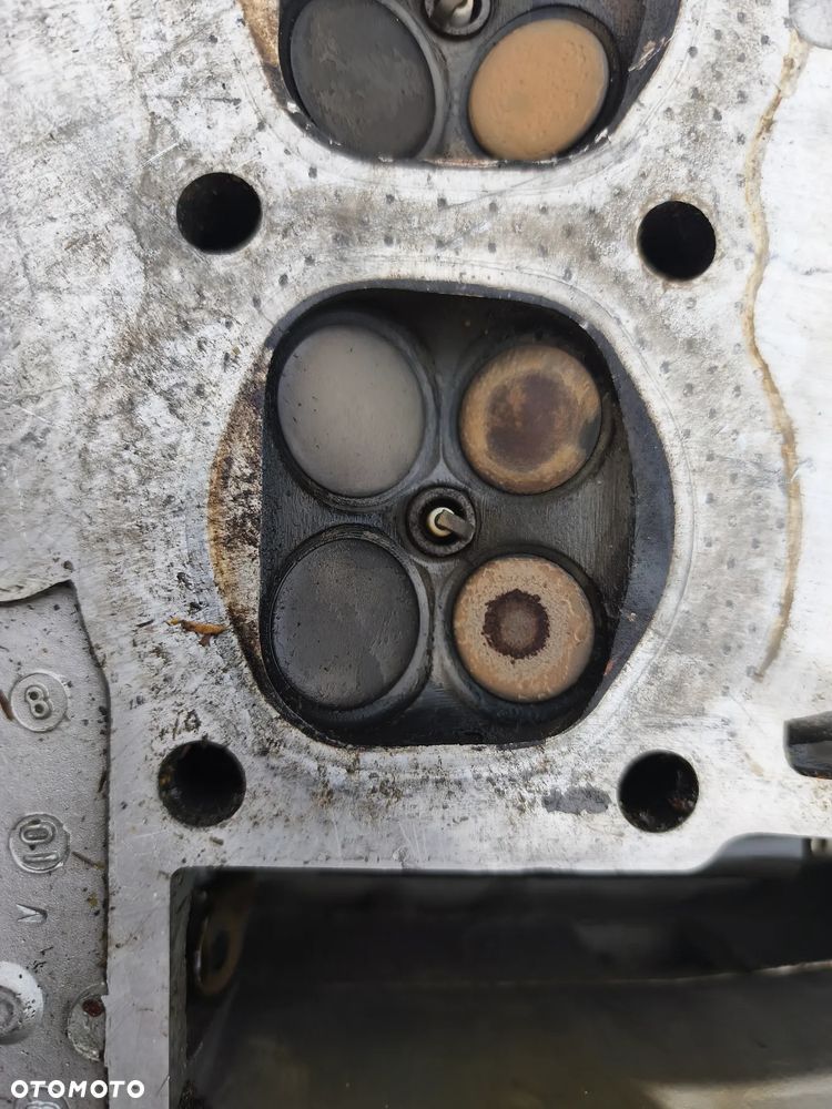 Głowica, zawory Honda CB 750 Boldor - 26