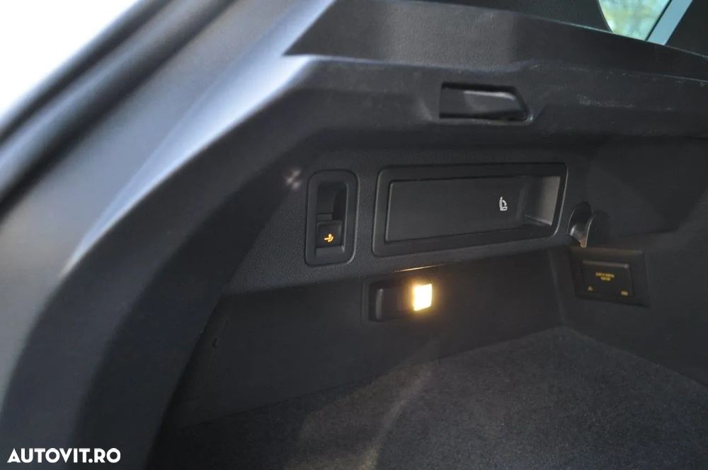 Volkswagen Tiguan 2.0 TDI SCR 4MOTION DSG R-Line - 39