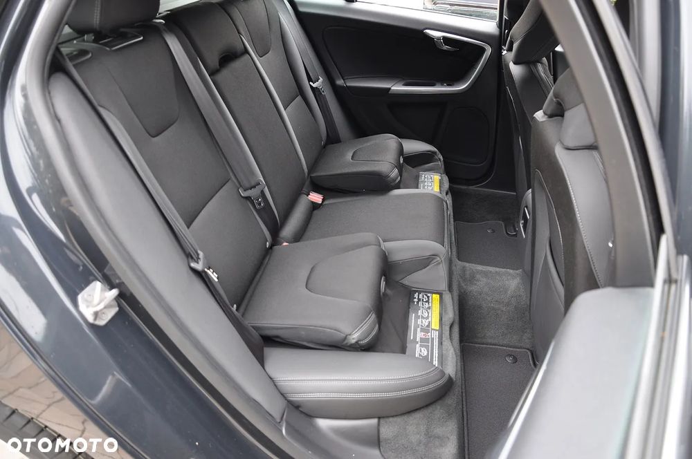 Volvo V60 D4 - 25