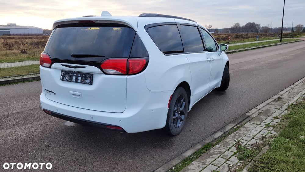 Chrysler Pacifica - 3