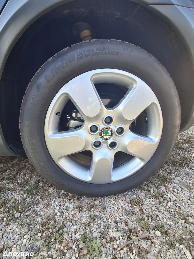 Skoda Octavia Combi 2.0 TDI DPF 4x4 DSG Scout - 13