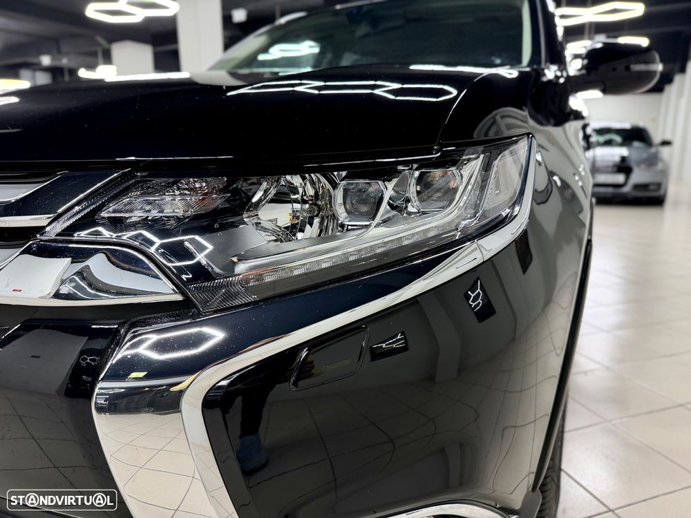 Mitsubishi Outlander 2.2 DI-D Intense Black Edition - 11
