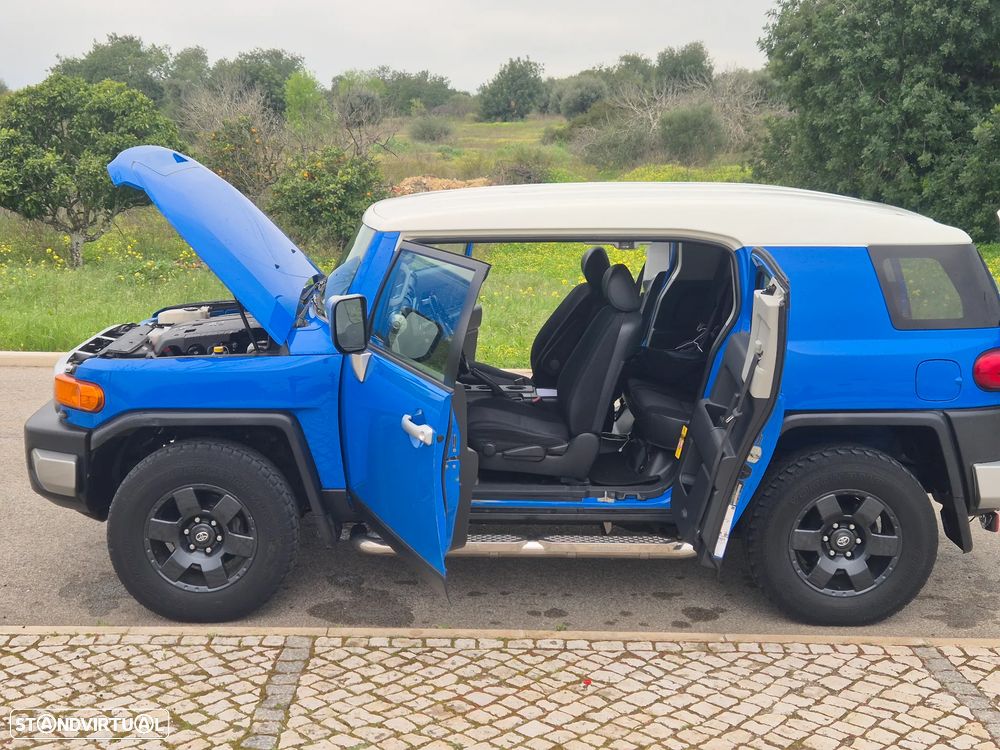 Toyota FJ Cruiser - 4