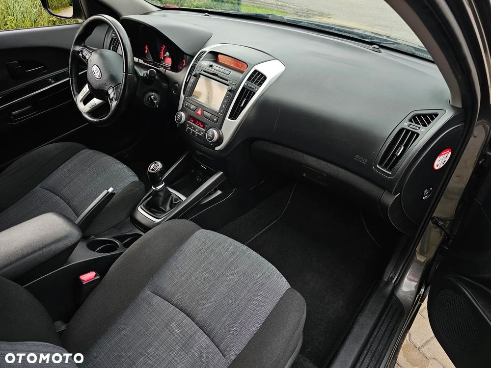 Kia Ceed 1.6 CRDi 115 Spirit - 10