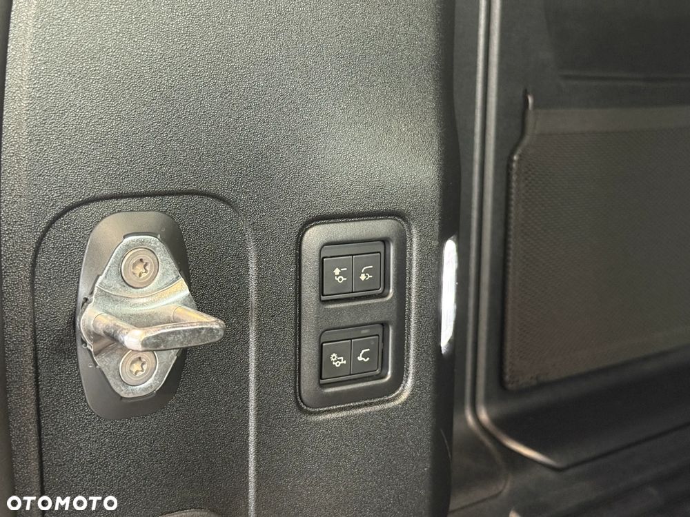 Land Rover Defender 110 D250 X-Dynamic HSE - 12