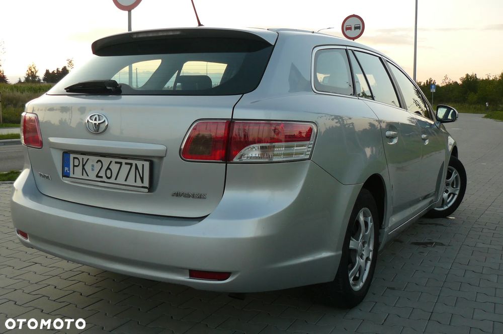 Toyota Avensis - 13