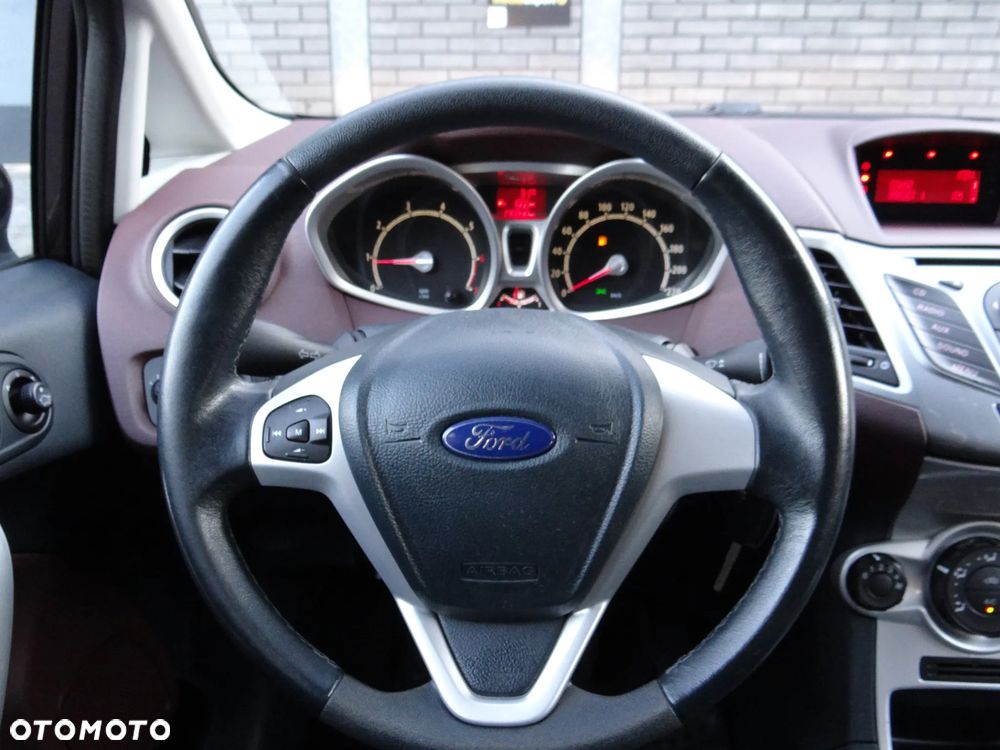 Ford Fiesta 1.25 Ambiente - 26