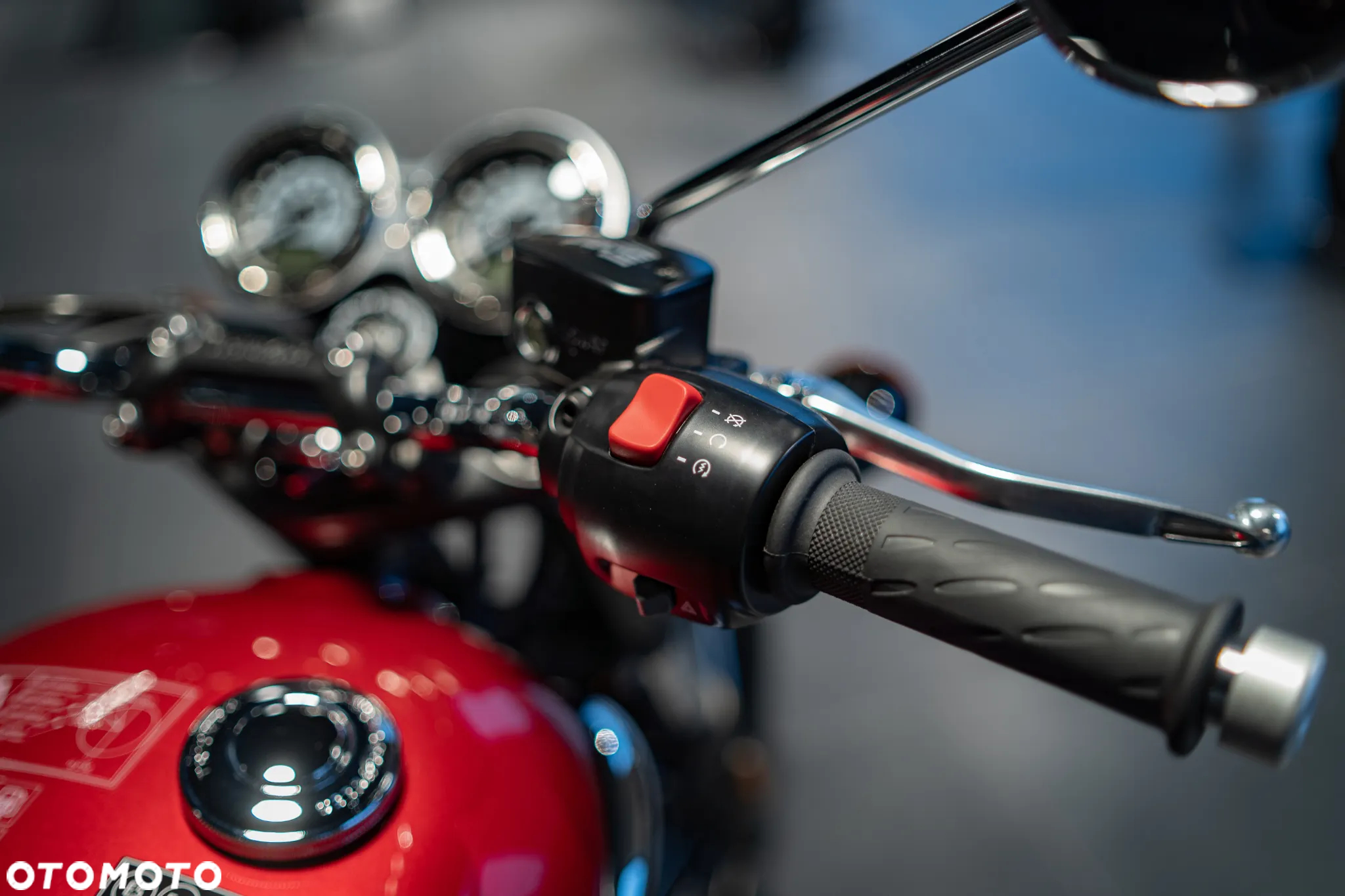 Triumph Bonneville - 11