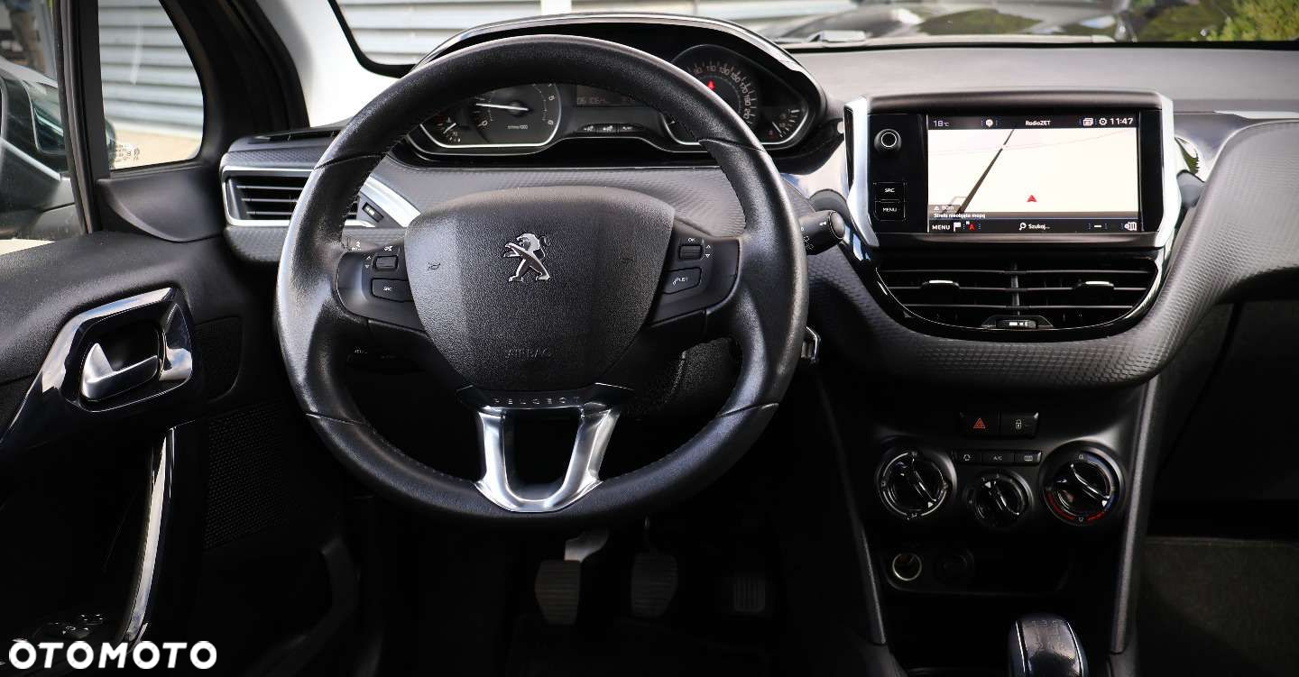 Peugeot 208 - 12