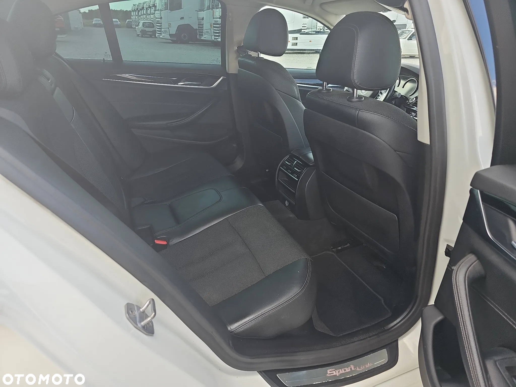 BMW Seria 5 518d Sport Line - 21