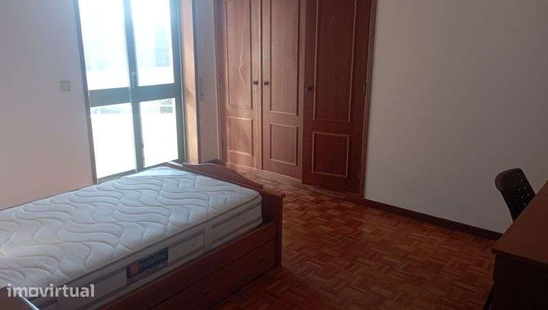 Aluga se apartamento T 3 Mobilado - Grande imagem: 4/12