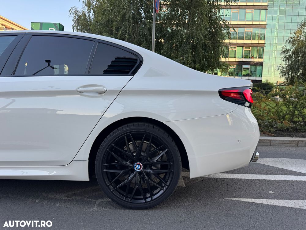 BMW Seria 5 530d xDrive AT MHEV - 23