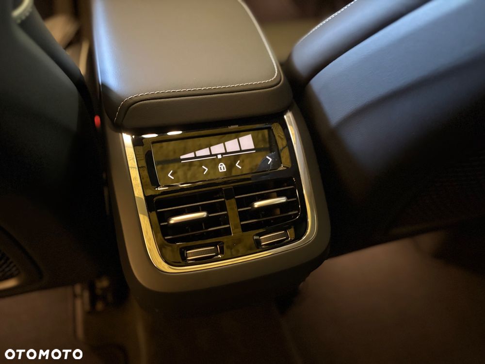 Volvo XC 60 B5 B AWD Ultra Black Edition - 9