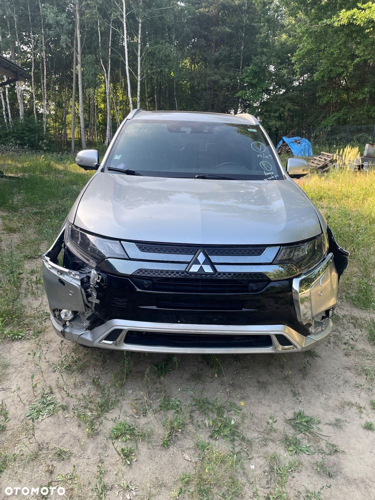 Mitsubishi Outlander - 1