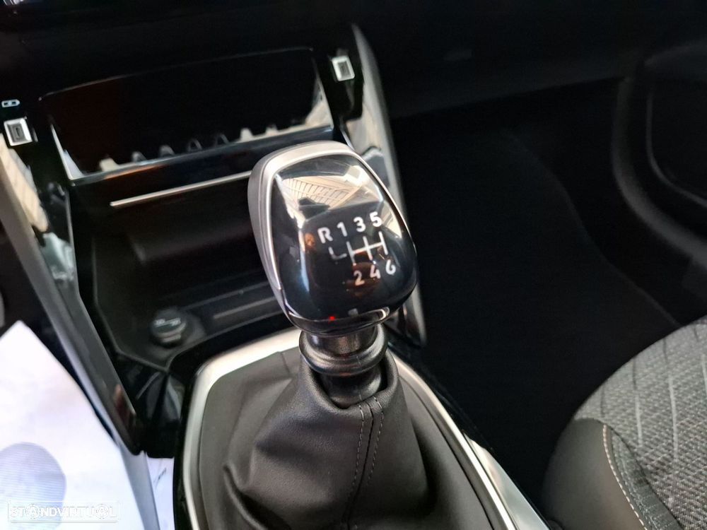 Peugeot 208 1.2 PureTech Allure - 17