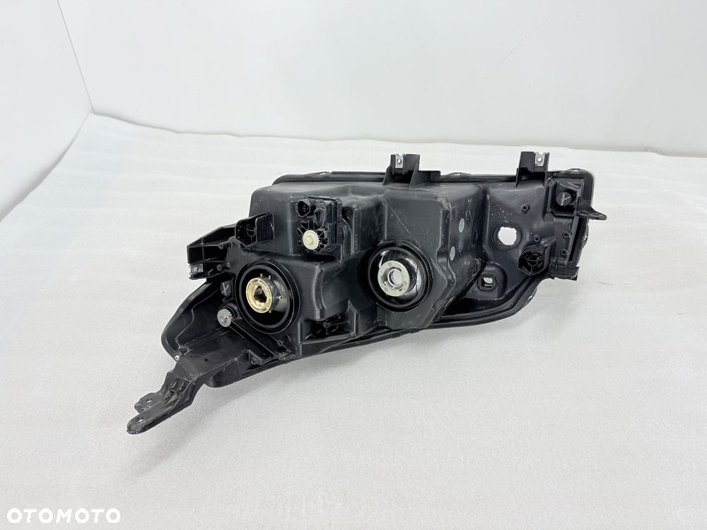 Lampa przednia prawa Suzuki Vitara III 3 - 4