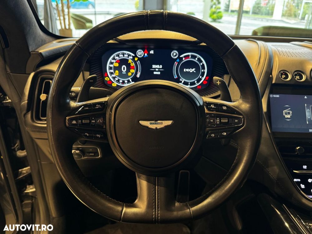 Aston Martin DBX - 14