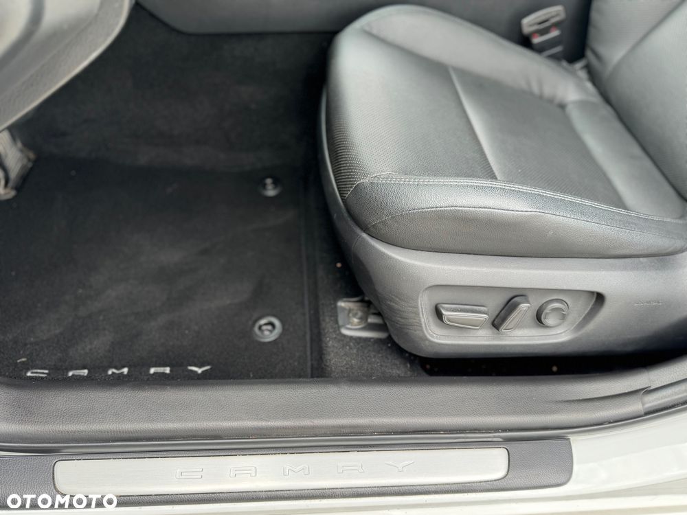 Toyota Camry 2.5 Hybrid Dynamic Force Comfort e-CVT - 18