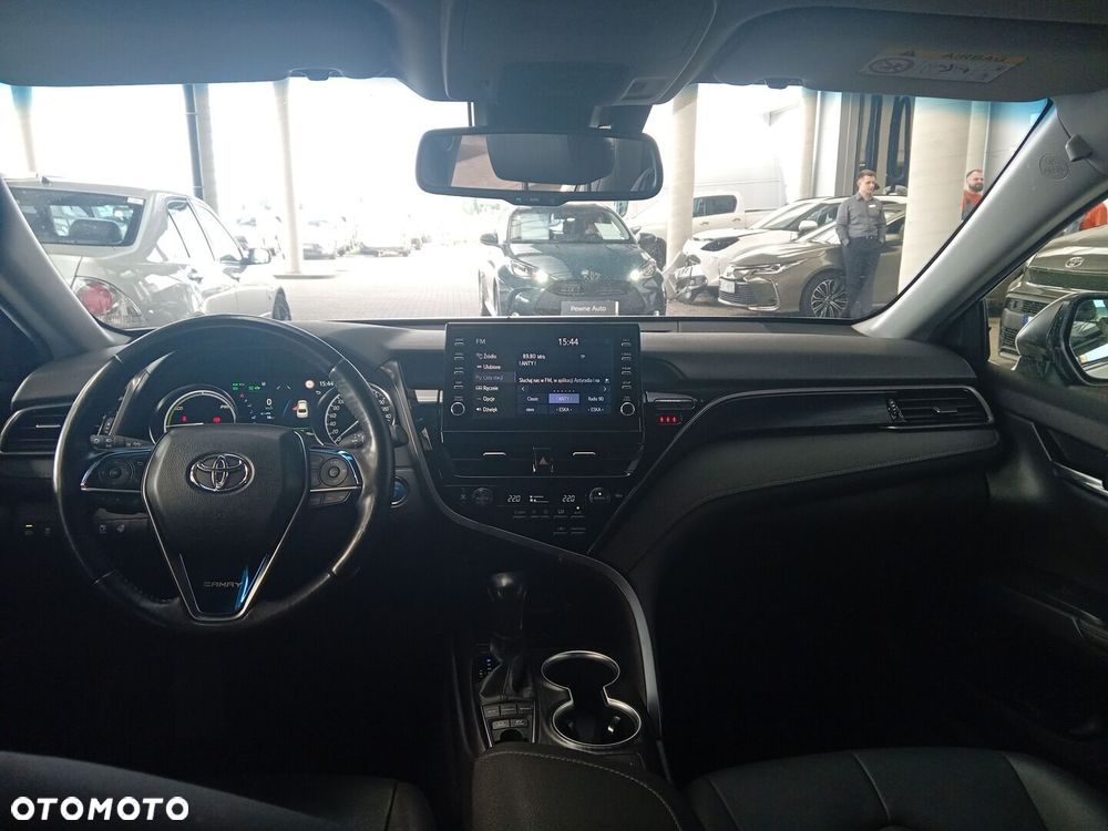 Toyota Camry - 16