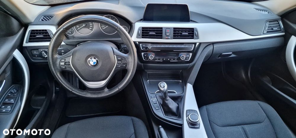 BMW Seria 3 318d Sport Line - 9