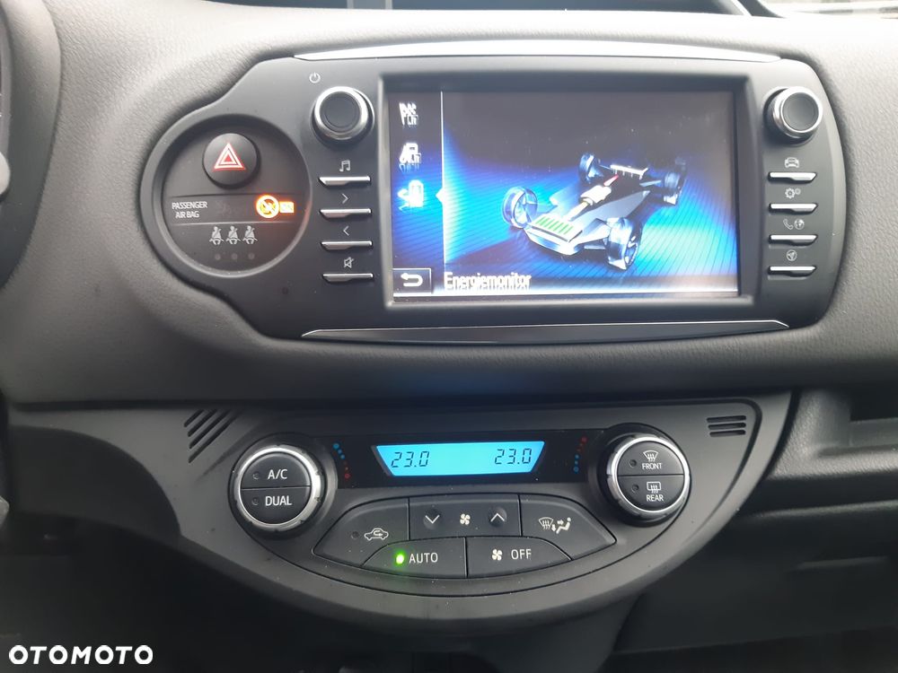Toyota Yaris Hybrid 100 Premium - 27