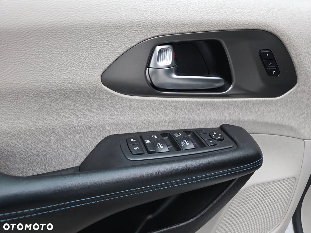 Chrysler Pacifica - 6