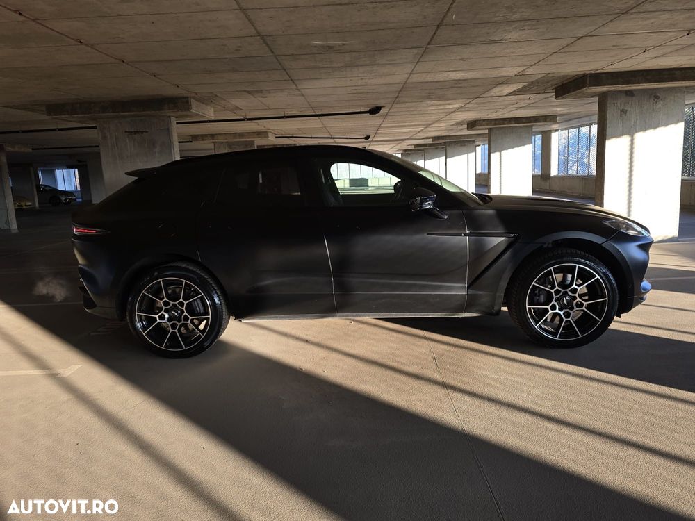 Aston Martin DBX - 4