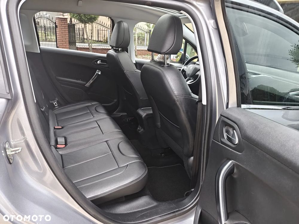 Peugeot 2008 e-HDi FAP 92 STOP & START Allure - 8