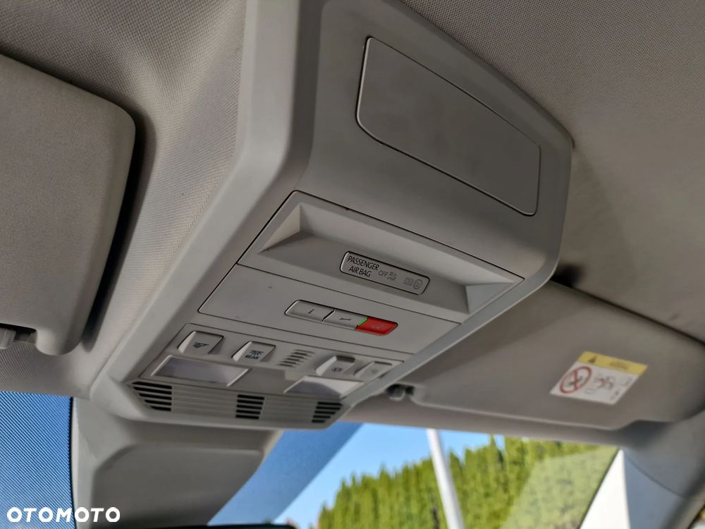 Volkswagen Caravelle - 38