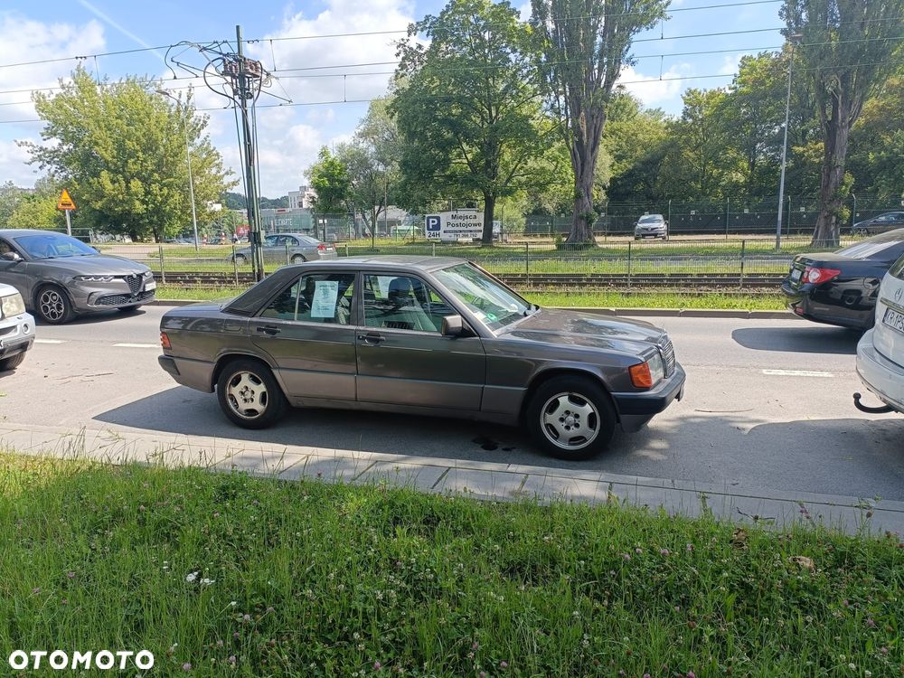 Mercedes-Benz W201 (190) - 7
