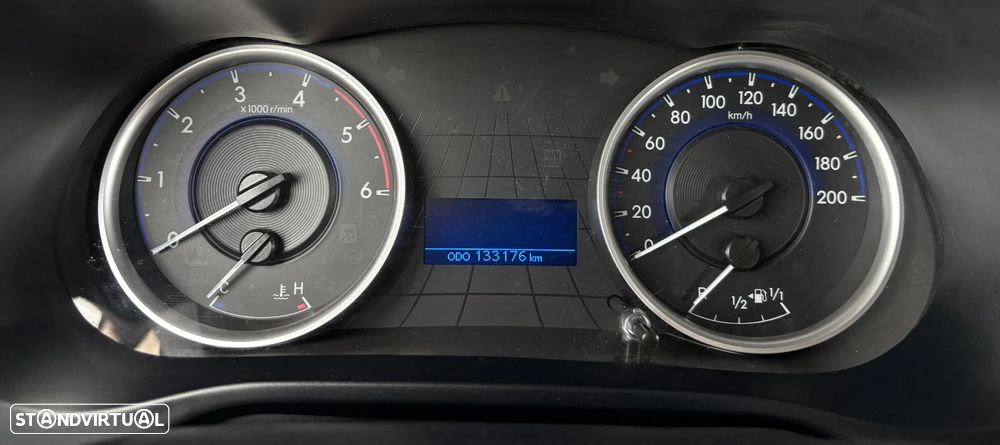 Toyota Hilux 2.4 D-4D 2WD CD - 12