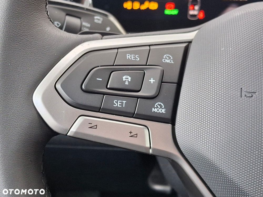 Volkswagen T-Roc 1.5 eTSI Life DSG - 25