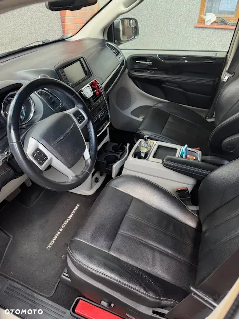 Chrysler Town & Country 3.6 Touring - 16