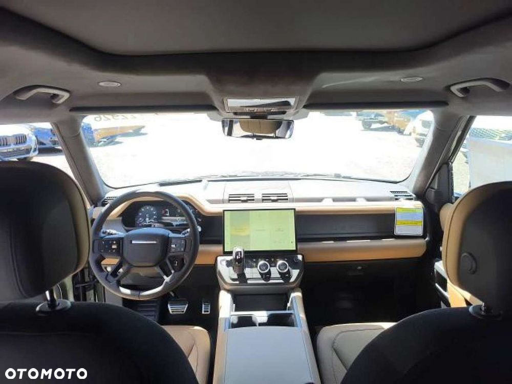 Land Rover Defender - 11