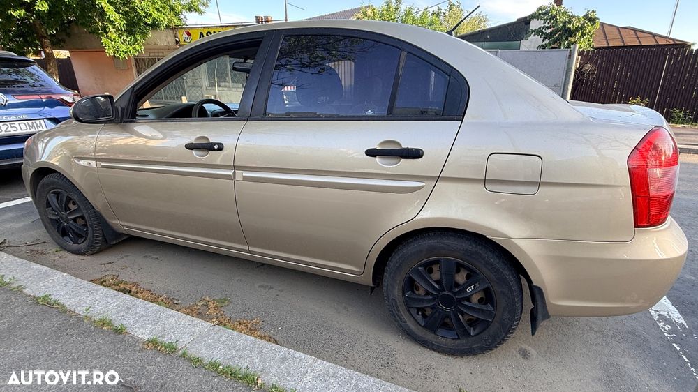 Hyundai Accent MC 1.4 DOHC 4DR GL COMFORT - 2