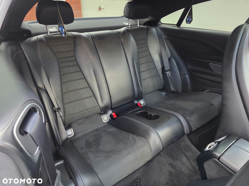 Mercedes-Benz Klasa E 300 9G-TRONIC - 28