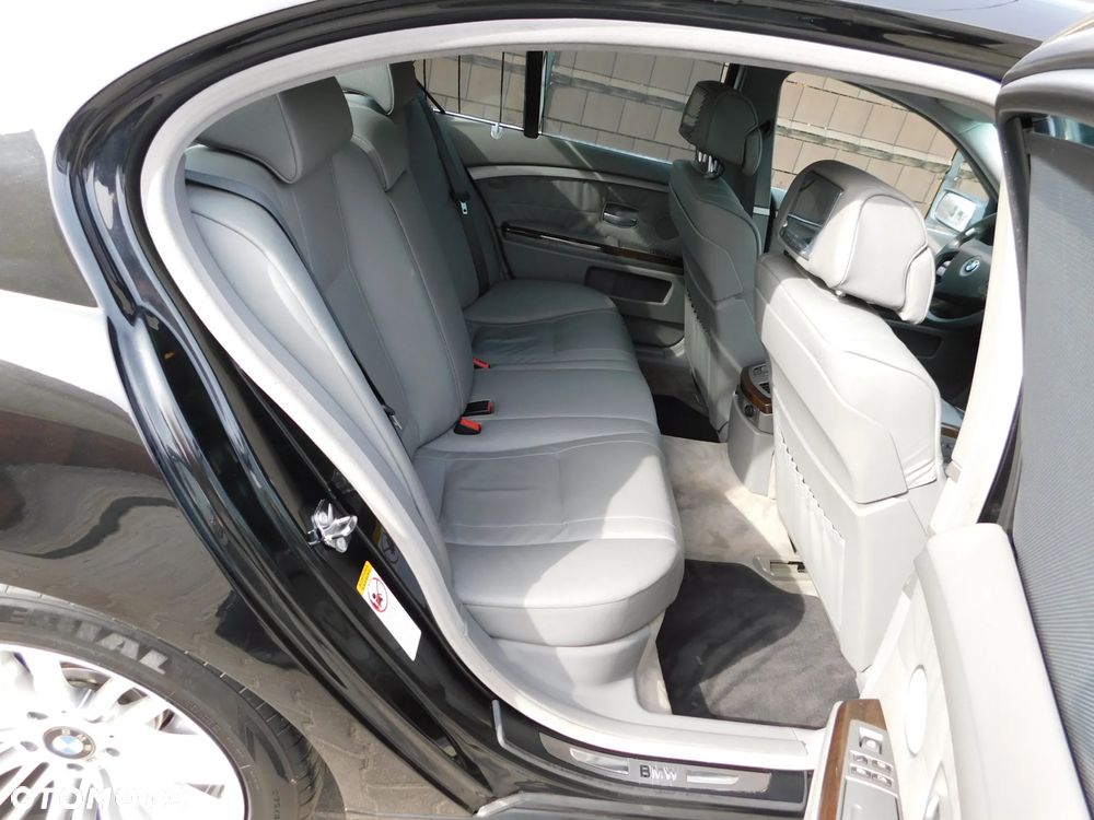 BMW Seria 7 745Li - 8