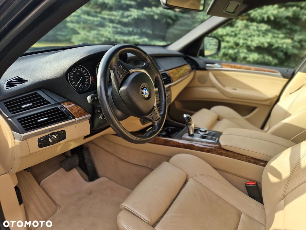 BMW X5 4.8i xDrive - 15
