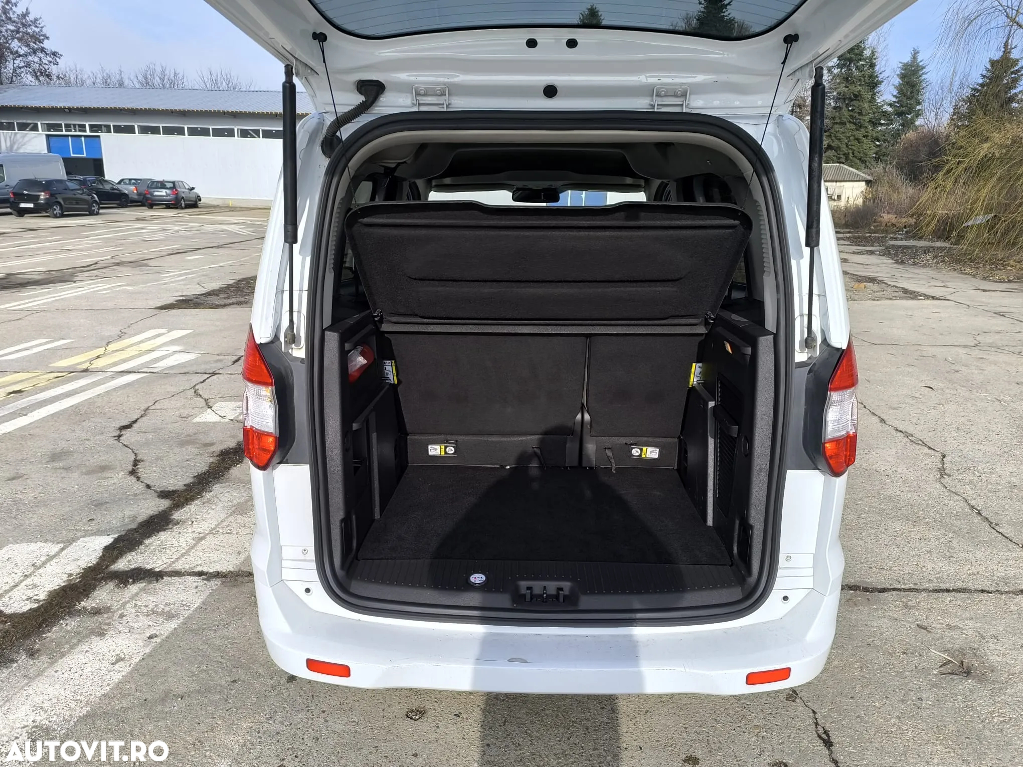 Ford Tourneo Courier 1.5 TDCi Titanium - 18