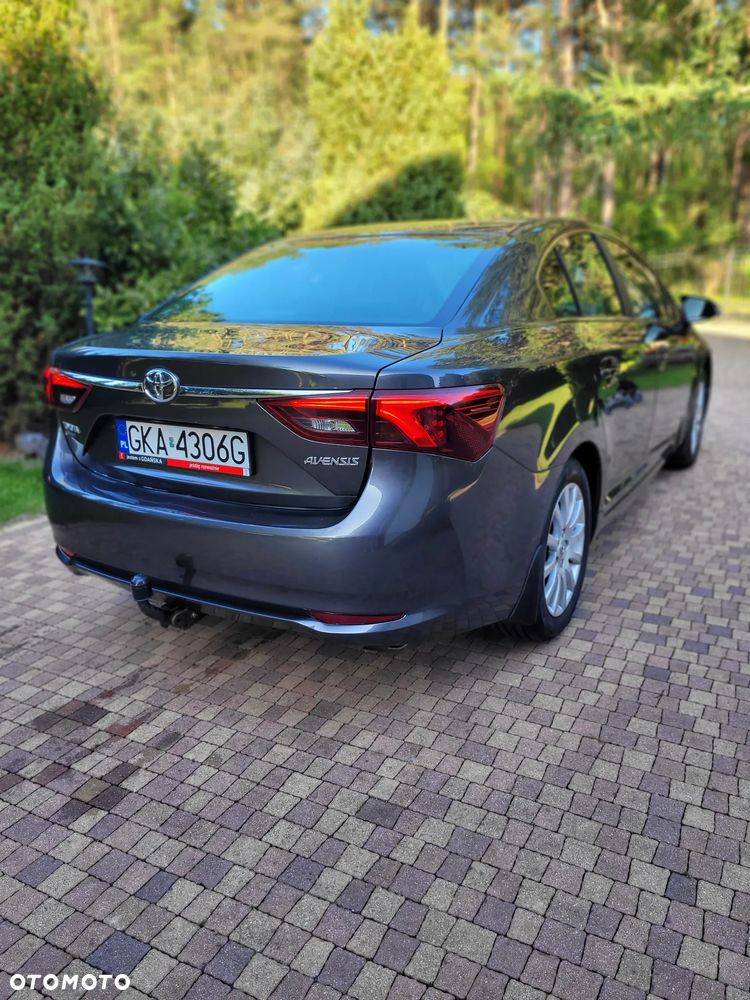 Toyota Avensis 1.6 Life - 9
