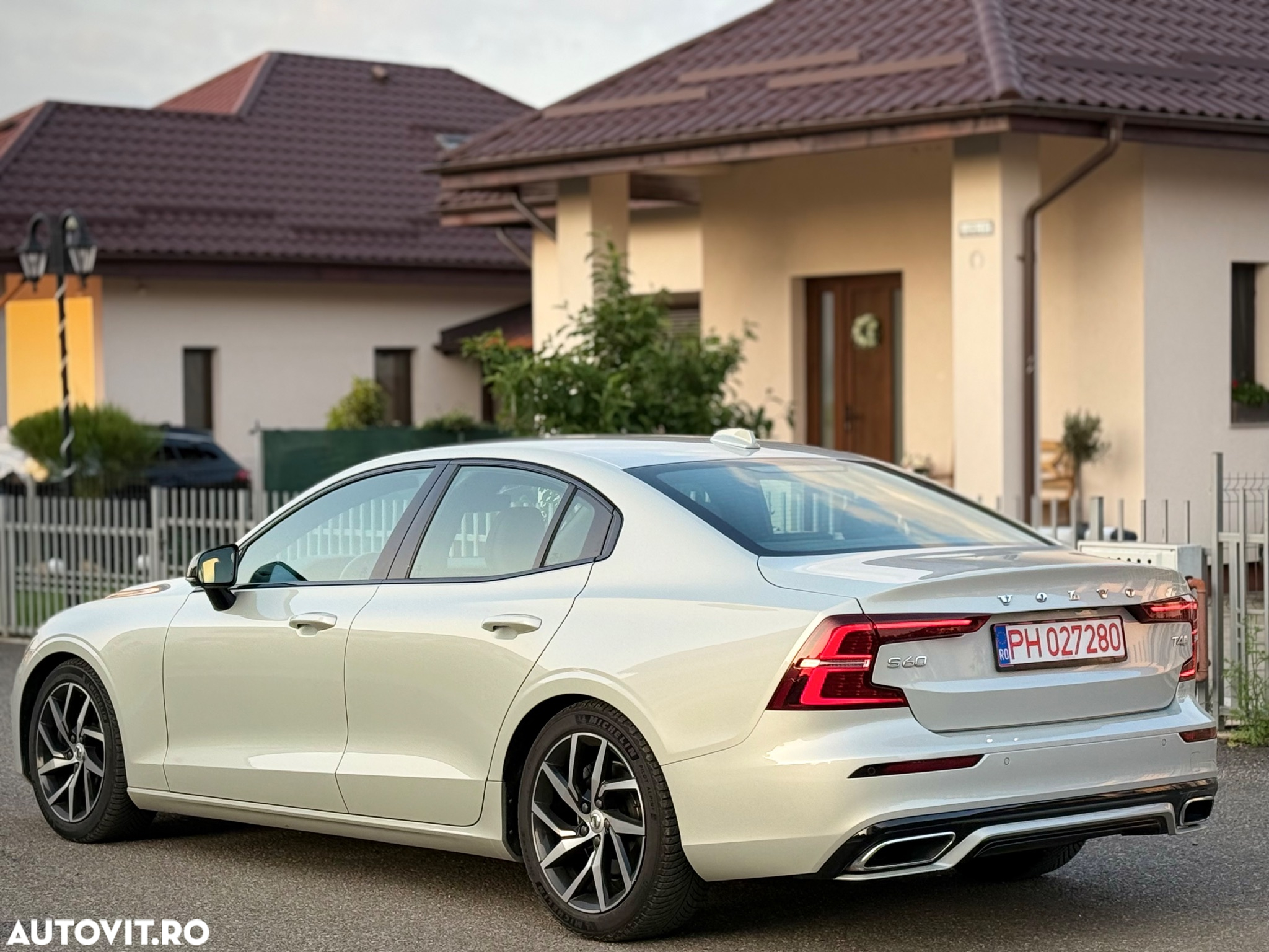 Volvo S60 T4 R-Design - 6